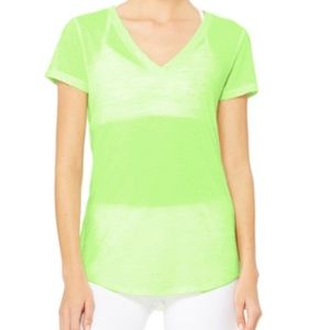 ALO Yoga V-Neck Tee NWT Size Medium